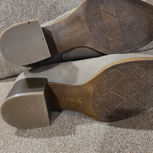 Lifestride Dynasty zippered bootie tan with 1.5 inch heel women's - Picture 8 of 10